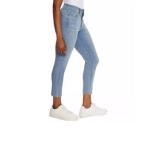 Plus Women's Light Wash mid rise Crop Jeans